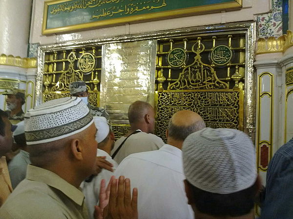 تناقضات وهابیت / حرمت سفر برای زیارت و سیره سلف زیارت قبر پیامبر