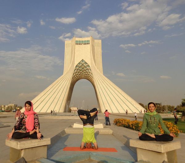 برگزاری کلاس یوگا در نهادهای دولتی در غفلت مسئولان یوگا ورزش یا عرفان؟